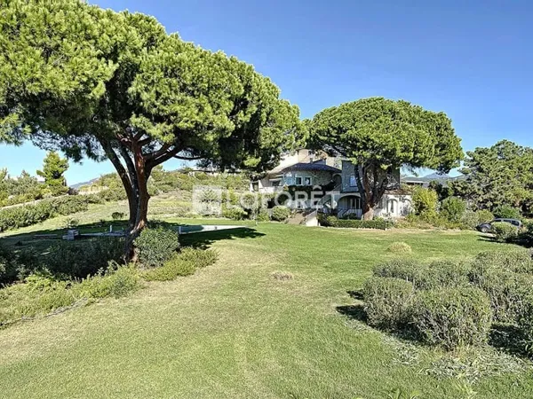 Propriété 16 pièces 519 m²