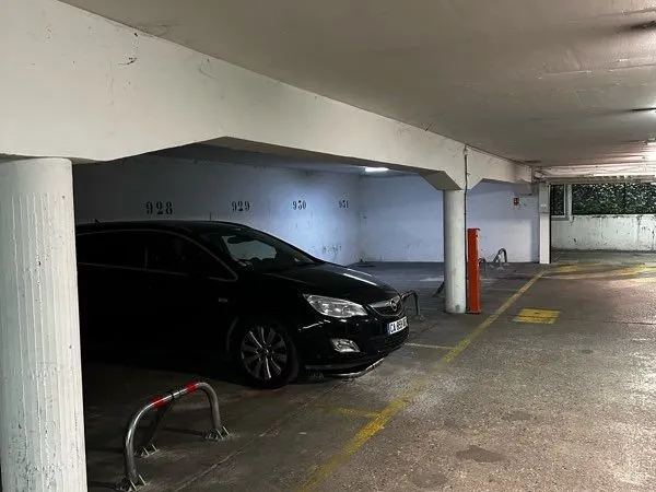 Place de parking sous-sol