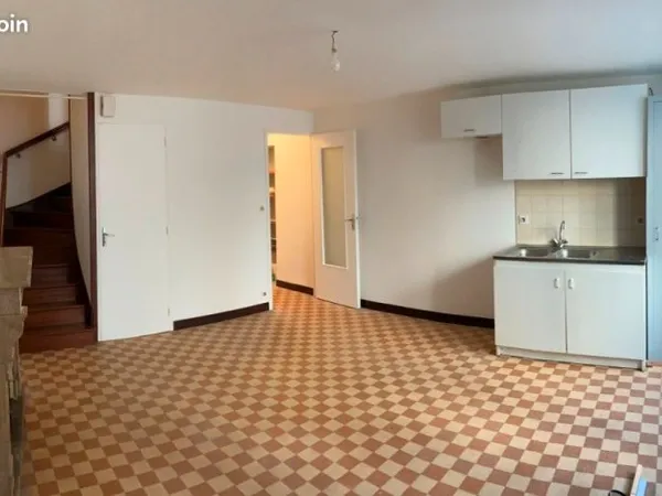 Maison de bourg 44 m² à louer PRÉ EN PAIL