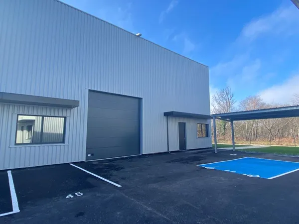 Local industriel 286 m²