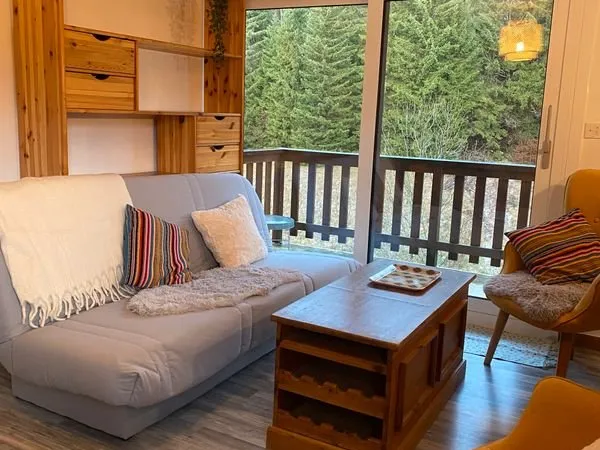 Chaleureux T2 40 m2 meublé proche forêt et village