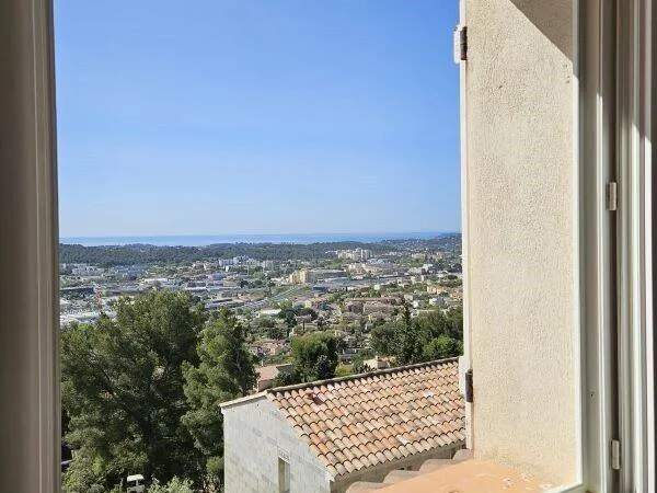 Studio 1 pièce 12 m²
