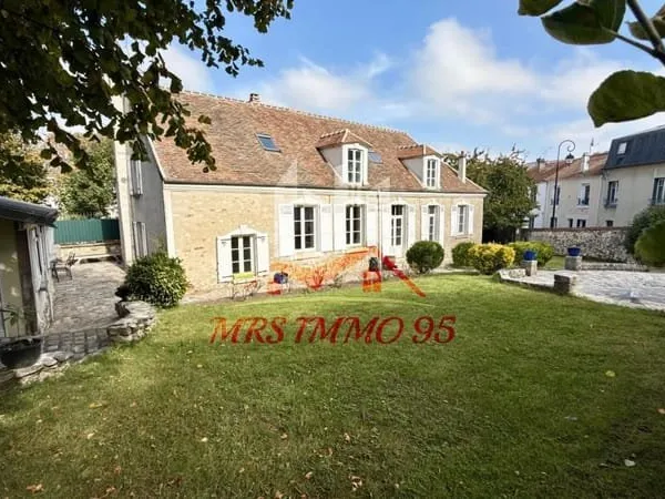 Belle demeure du XVI siècle de 220 m2 sur 643 m2