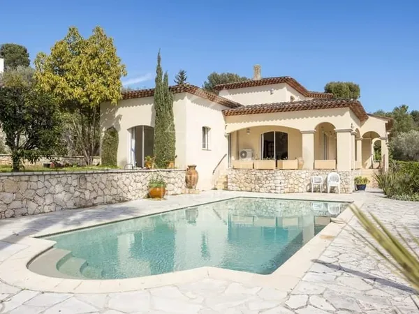Antibes - Villa - Domaine fermé
