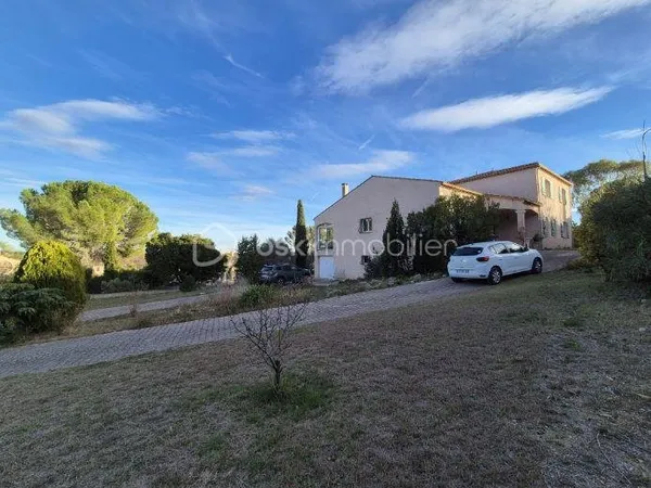 Maison 8 pièces 235 m²