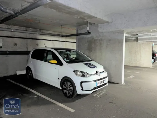 Stationnement Location Tours   83€