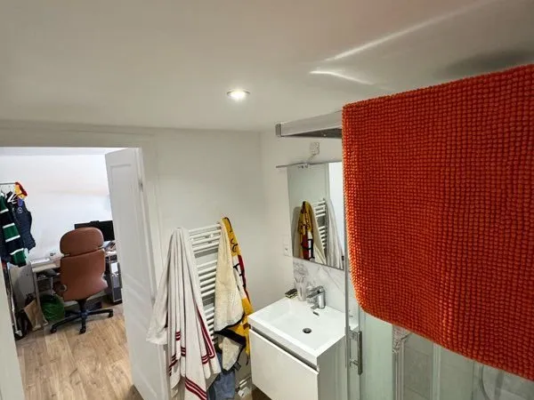 Chambre meublé avec douche et WC privatifs
