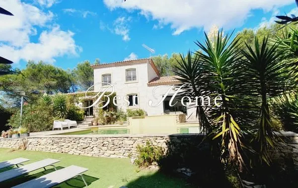 A vendre Collines Nord de Nîmes Magnifique maison de type 5