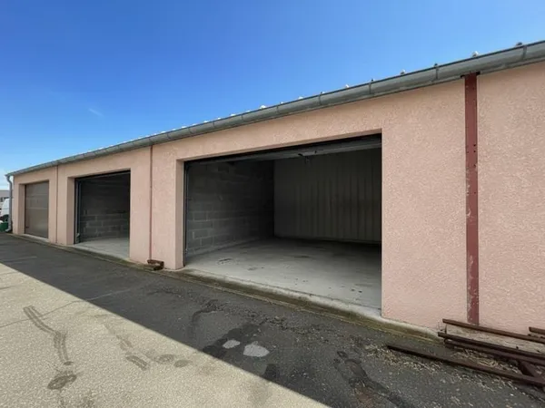 Gex - Maison + stockage dans zone commerciale