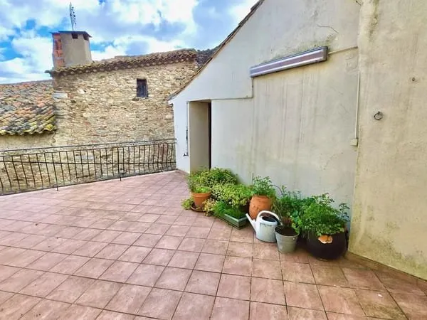 Fantastique maison de village de 114m avec 3 chambres, une terrasse de toit de 25m et un garage