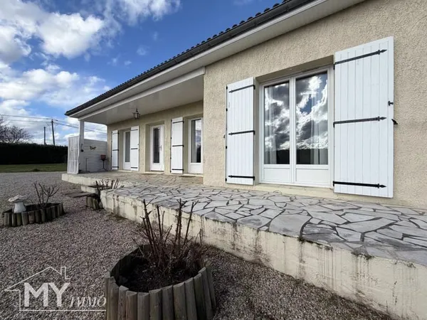 SAINT ANTOINE DE BREUILH : Maison de plain pied avec jardin