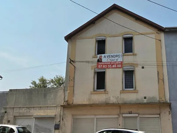 Immeuble avec 5 appartements et 1 garage!