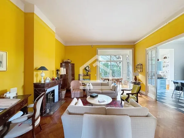 BORDEAUX - CROIX BLANCHE - Maison spacieuse 373 m2 au sol -
