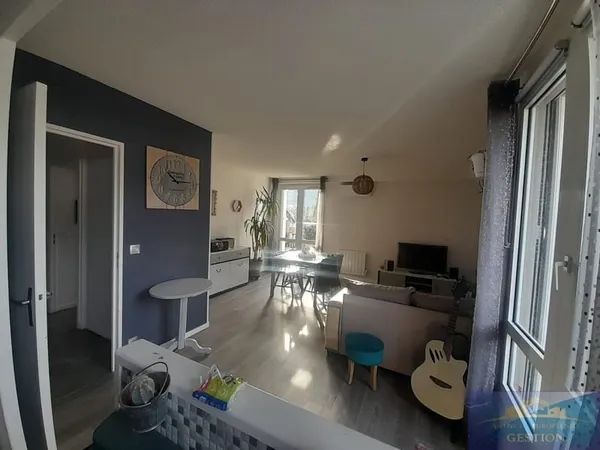 Appartement de type 3 de 81 m2 avec terrasses et palce de pa