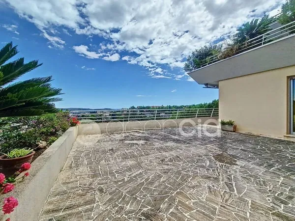 Toit-terrasse 5 pièces de 110 m² avec terrasses / balcons 90 m²
