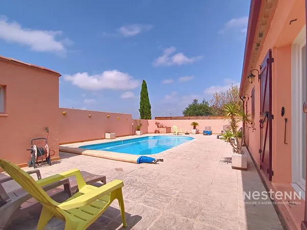 Maison de plain pied avec piscine et garage / 3 chambres