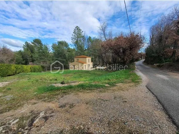 Terrain constructible 1800 m²