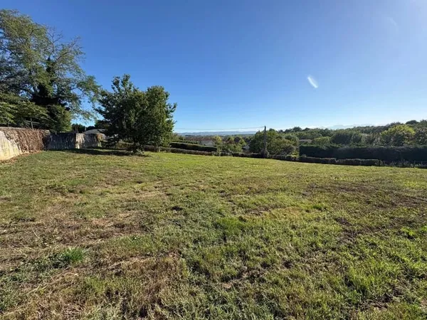 Terrain 838 m²