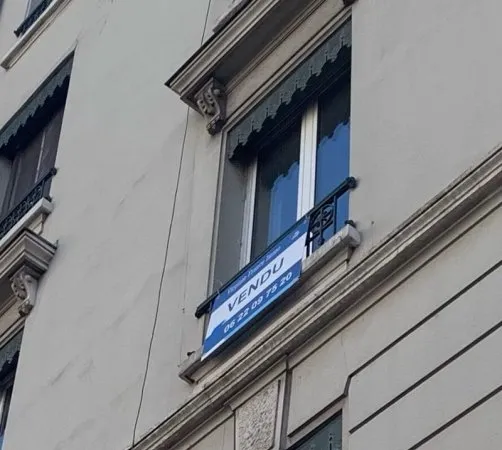 SOUS COMPROMIS - A vendre à Villeurbanne, à deux pas du métr