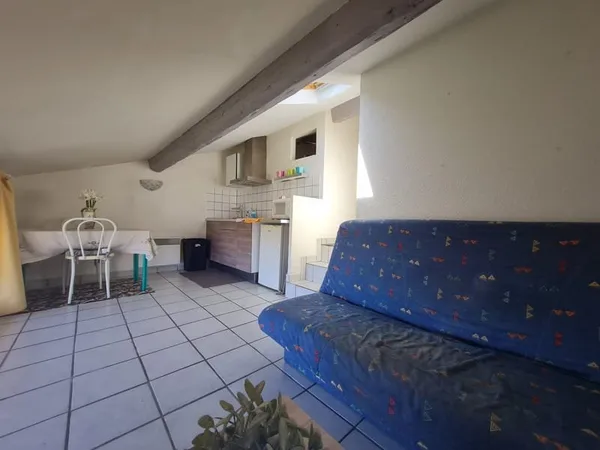 APPARTEMENT T1 MEUBLE SOUS LES TOITS A VALENCE (26000)