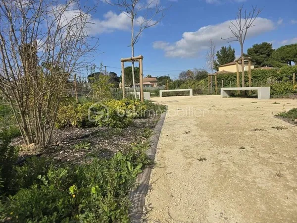 TERRAIN 614 M² CONSTRUCTIBLE et VIABILISE - Bienvenue chez VOUS !