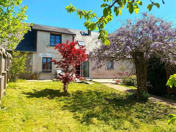 Jolie maison de ville avec vue - Terrain 2000m2