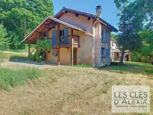 GRANDE MAISON DE 9 PIÈCES AVEC DÉPENDANCES, PISCINE ET TERRAIN