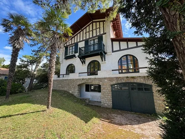 Maison de caractère La Baule Les Pins 6 pièce(s) 133.44 m2 (173,88m2 utiles)