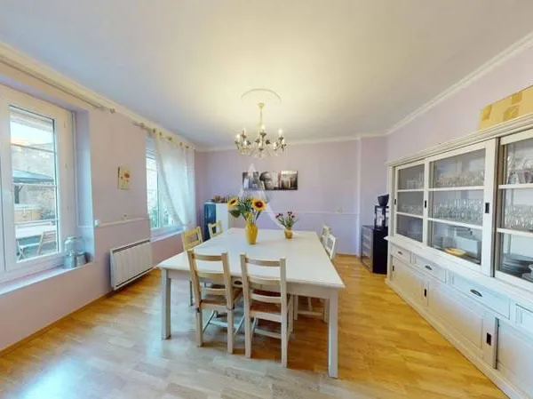 Maison 8 pièces 211 m²