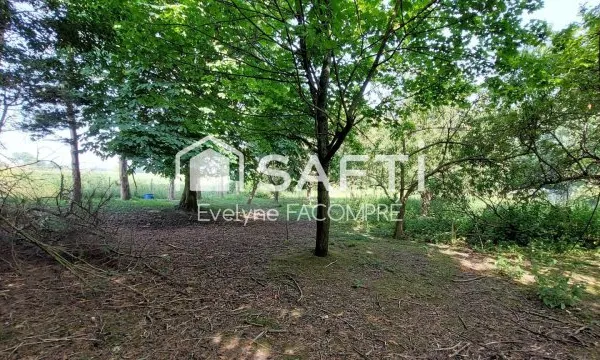 Terrain pour les amoureux de la nature ! -- SOUS OFFRE --