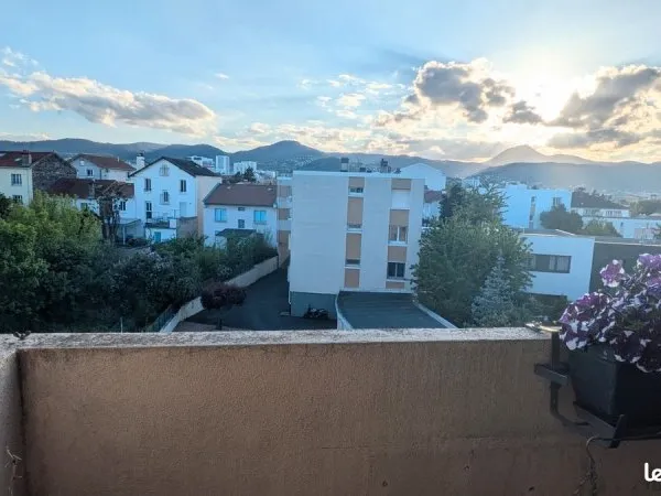 Appartement T3 bis lumineux avec vue sur le Puy de Dôme
