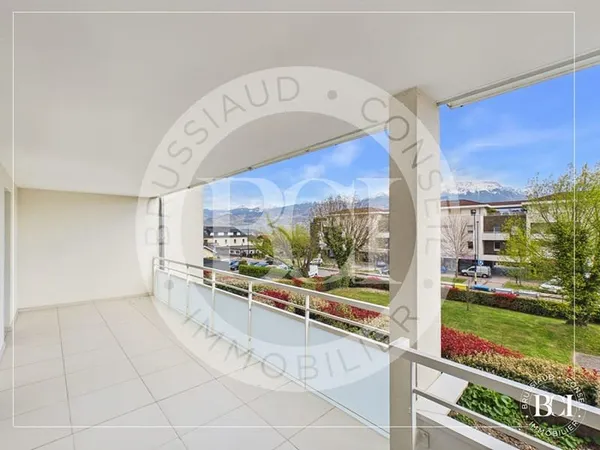 Appartement 3 pièces de 65 m² avec garage au centre de Montbonnot