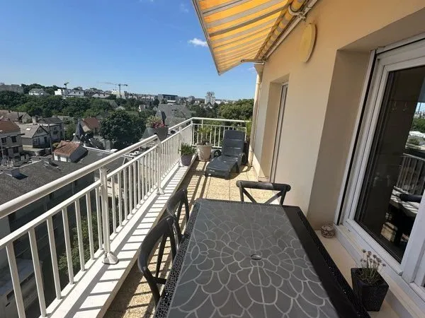 Dernier étage 105 m2 entièrement rénové Terrasse plein sud et vue imprenable