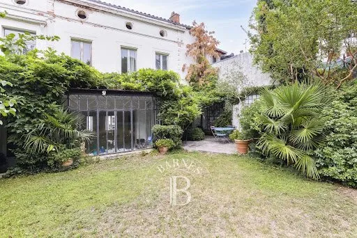 Villa 9 pièces 382 m²