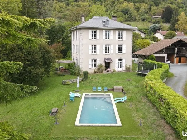 Maison 10 pièces 264 m²
