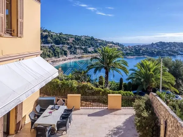 VILLEFRANCHE-SUR-MER : Appartement d'exception avec vue mer panoramique et studio indépendant