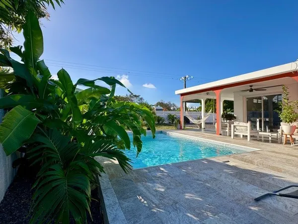 EN EXCLUSIVITÉ - VILLA RENOVEE AVEC PISCINE - SAINT FRANCOIS