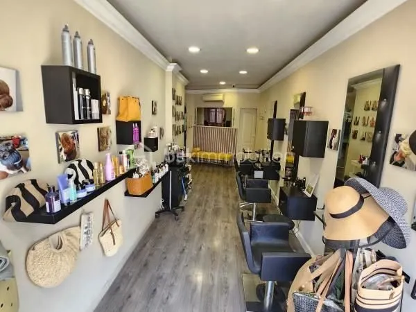 Local coiffure 44 m²