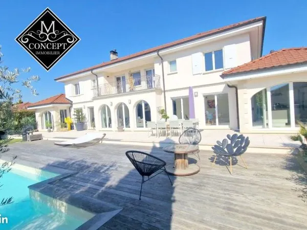 Maison 10 pièces 252 m²