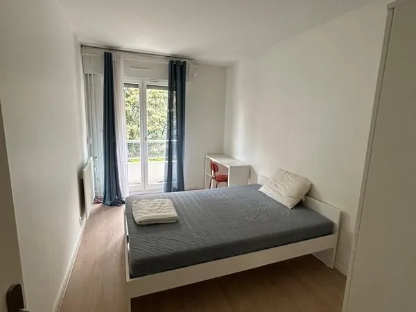 Appart 90 m² - 4 chambres meublés avec balcon, Parking- Idéal pour coloc