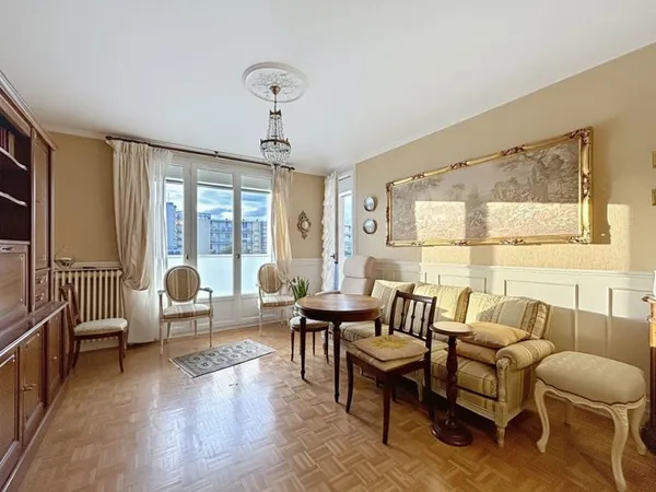 Appartement 4 pièces à vendre au 6ème étage en plein centre-ville de Melun