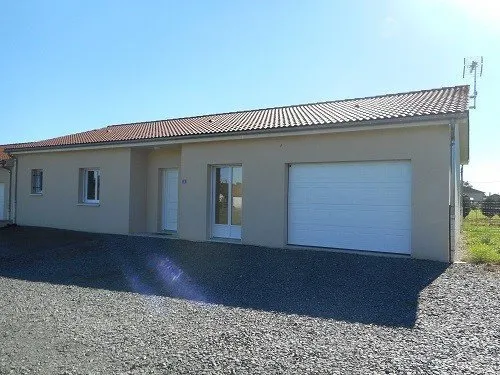 Pavillon de plain-pied avec garage et jardin