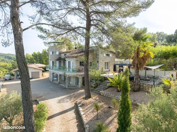 Maison 6 pièces 231 m²
