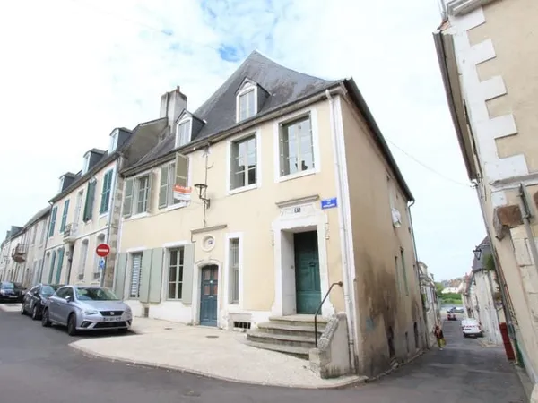 Proche centre-ville, très bel immeuble de rapport de 4 logem