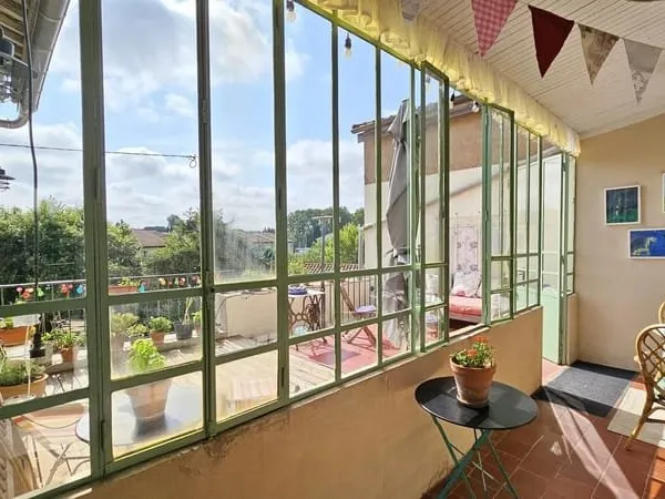 Maison vigneronne avec 2 terrasses et un immense garage