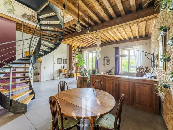 Appartement de charme avec vue exceptionnelle sur la Saône