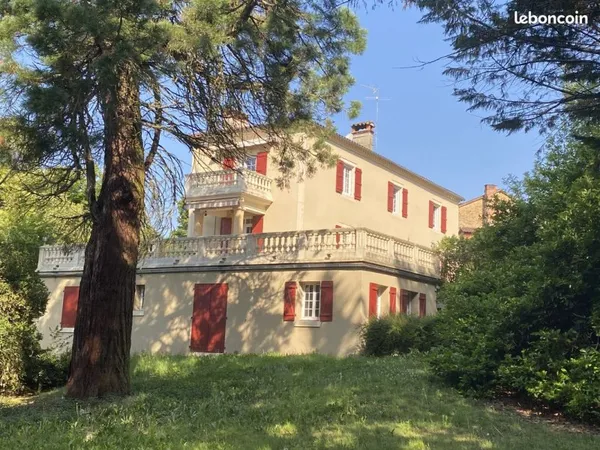 Propriété 8 pièces 233 m²