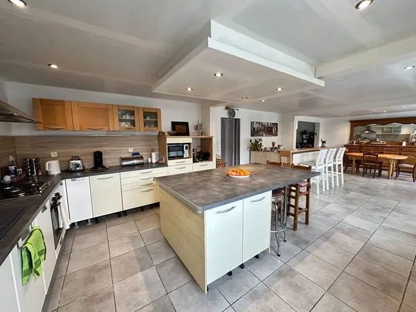 Maison 11 pièces - potentiel 230 m²