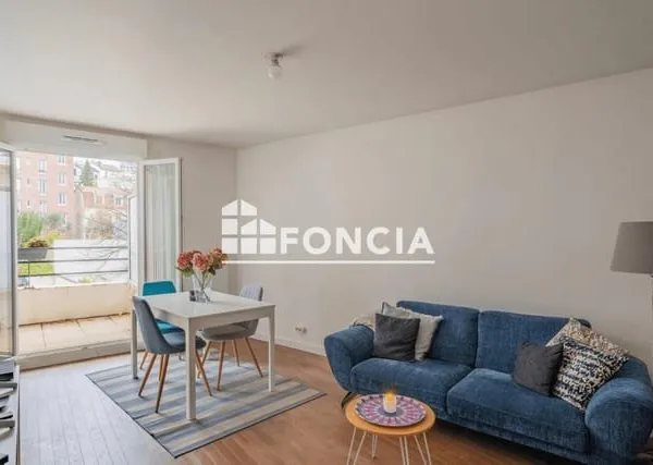 PUTEAUX - Appartement 2 pièces - 45 m² - Balcon -
