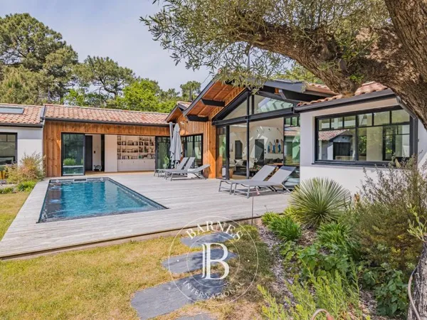 VILLA «PIGNADA» AU COEUR DU PYLA, AVEC PISCINE, DÉPENDANCE ET SAUNA - CAPACITÉ 12 PERSONNES